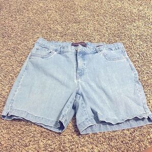 Gloria Vanderbilt shorts